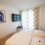 Kleine In 3*