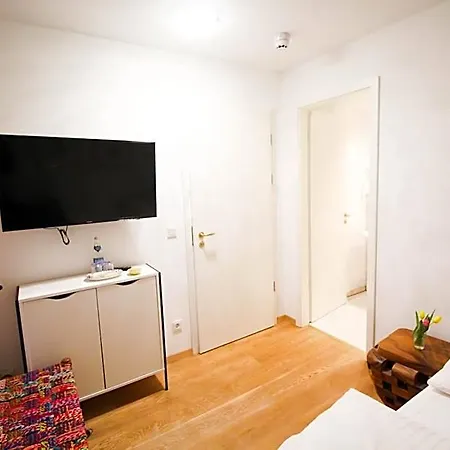 Kleine In 3*