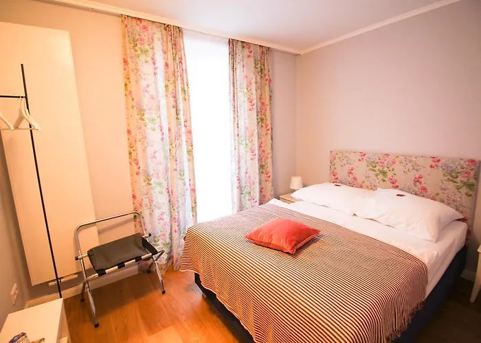 Kleine In Hotell 3*