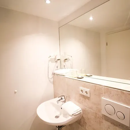 Otel Kleine In Münih